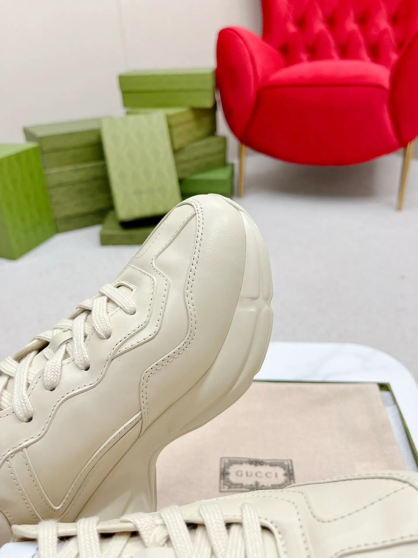 👟👟Ex-factory price 700👟👟 Men +10 Gucci’s top version of couple’s dad shoes series is new! 🖤 ⚠GG couple’s dad shoes have been very popular in recent years; new colors are updated constantly; new colors are updated, and our home and counters have new ones at the same time. This classic dad shoe is popular among celebrities and Internet celebrities. Anchors and others are sure to plant grass and call ❤ Classic fashion style, distressed leather surface, 5D drawing printing; mixed surface splicing colors, etc... Original customization (off-white eco-friendly cowhide, first layer of cowhide inside), original outsole... Shiny colorful drawings embellish the sides of the shoe body, old color rubbing, package production technology, 1:1 creation / only to make the best shoes. ⚠️ Comes with high-end full package at the counter. …………………………………………………… 👑❥∙Colour: Doraemon model/Mickey Mouse model/Lip model/Donald Duck model/Anchor model/Classic red and green striped logo model/NY letter model/Rainbow letter model/Red ebony cloth model/G letter pink cloth model/North Face joint model/Little Bear model/New blue color model/New orange color model 👑❥∙Size: Women’s model 35-40 Men's 39-44